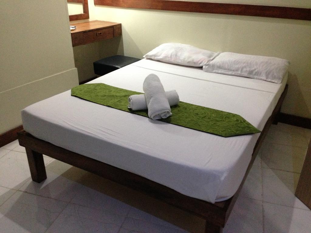Qm Pension House Tagbilaran Oda fotoğraf