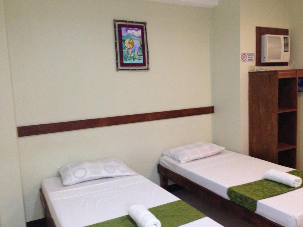 Qm Pension House Tagbilaran Oda fotoğraf